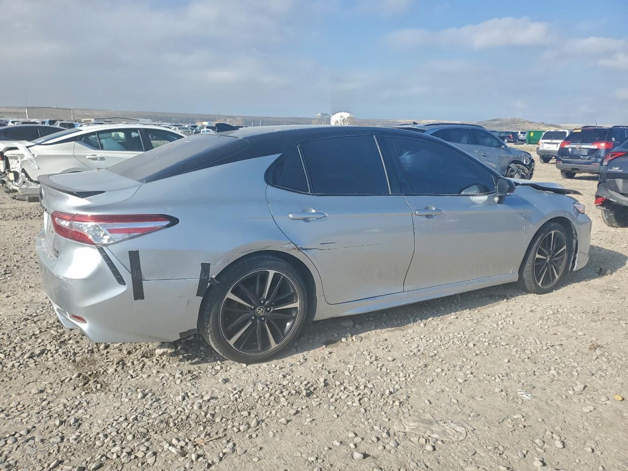 2020 Toyota Camry Xse - Фото 3