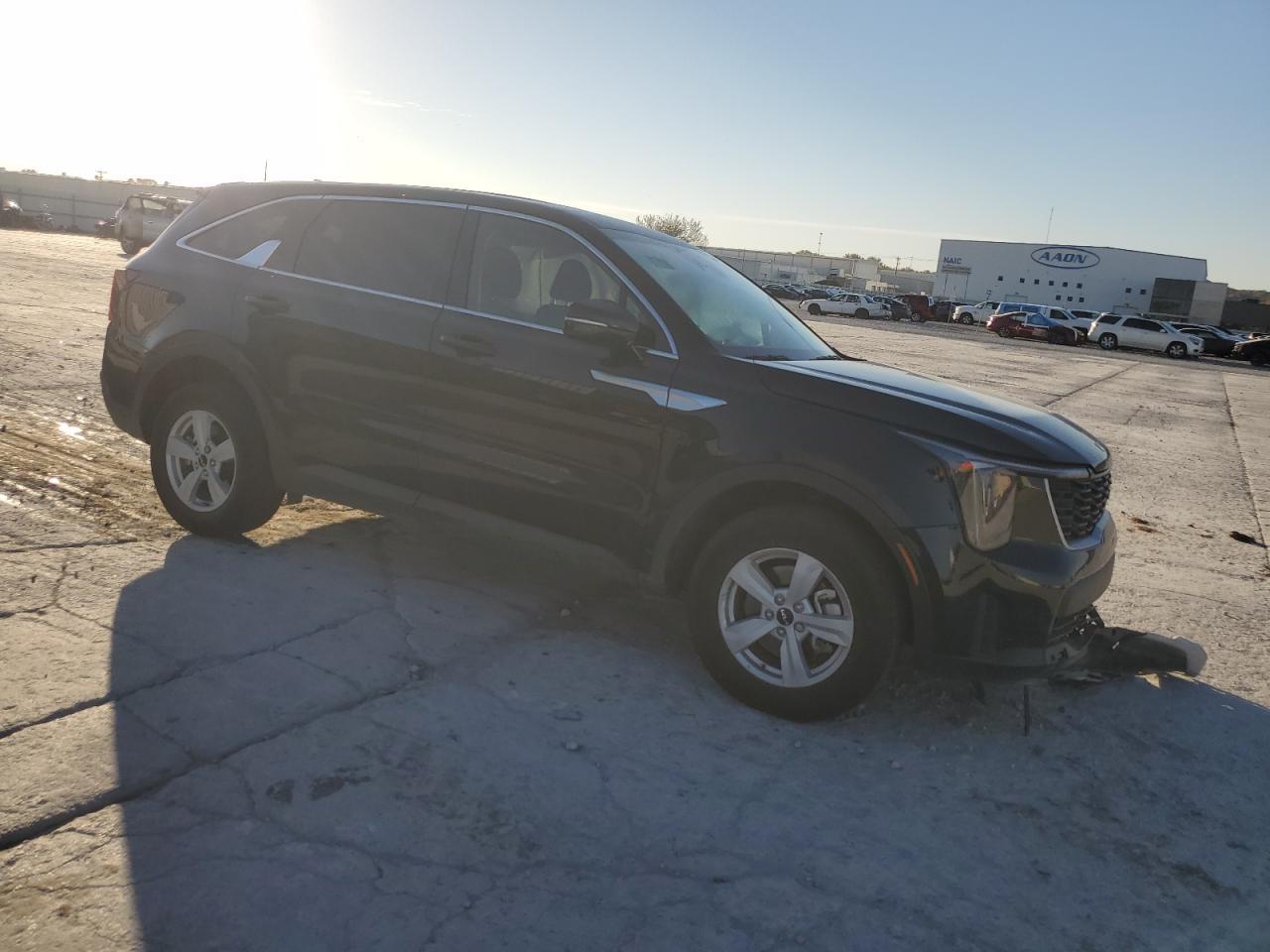 2025 Kia Sorento Lx - Image 4