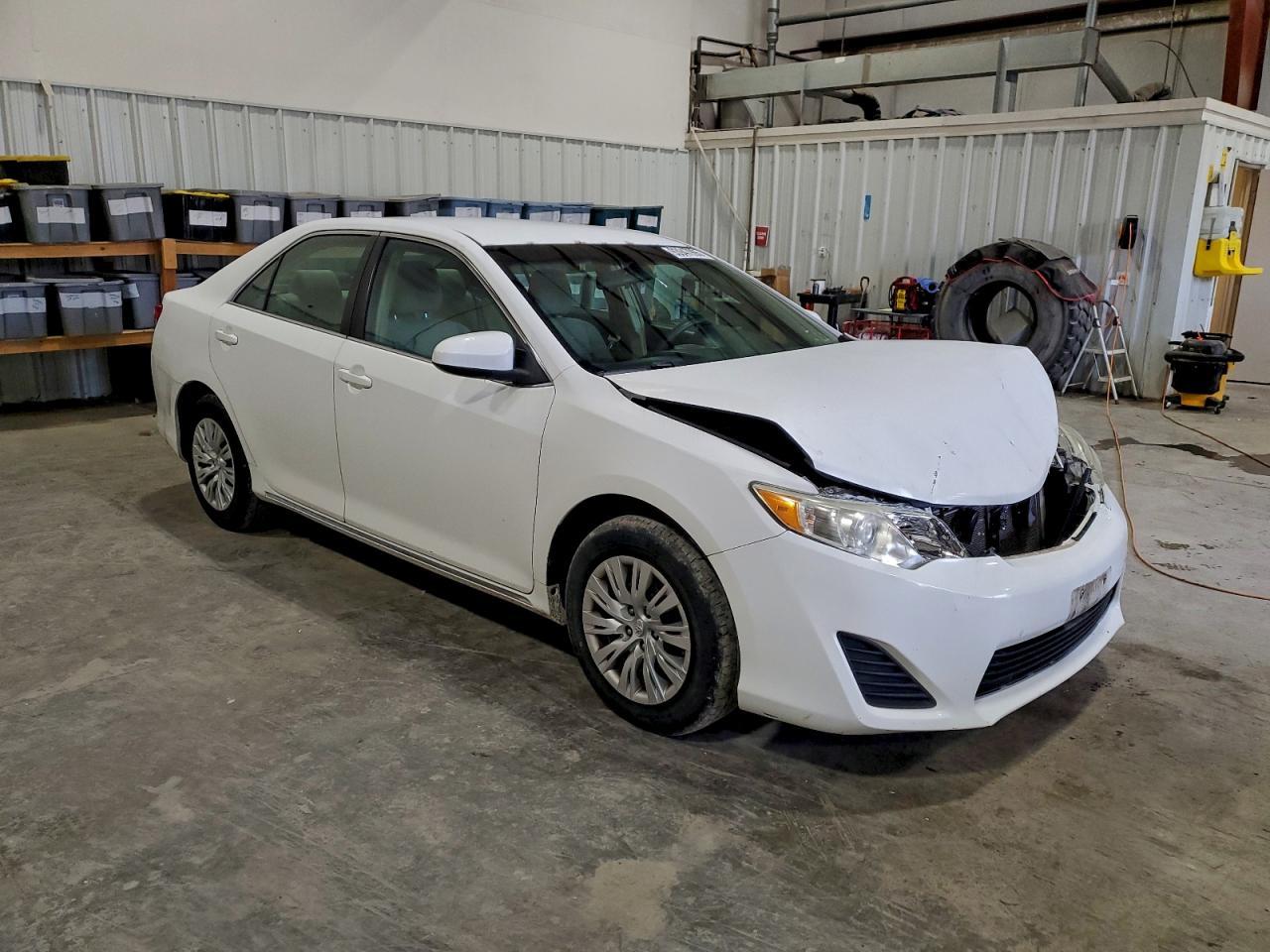 2014 Toyota Camry L - Фото 4