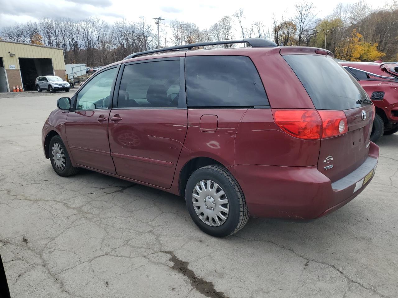 2009 Toyota Sienna Ce - Image 2