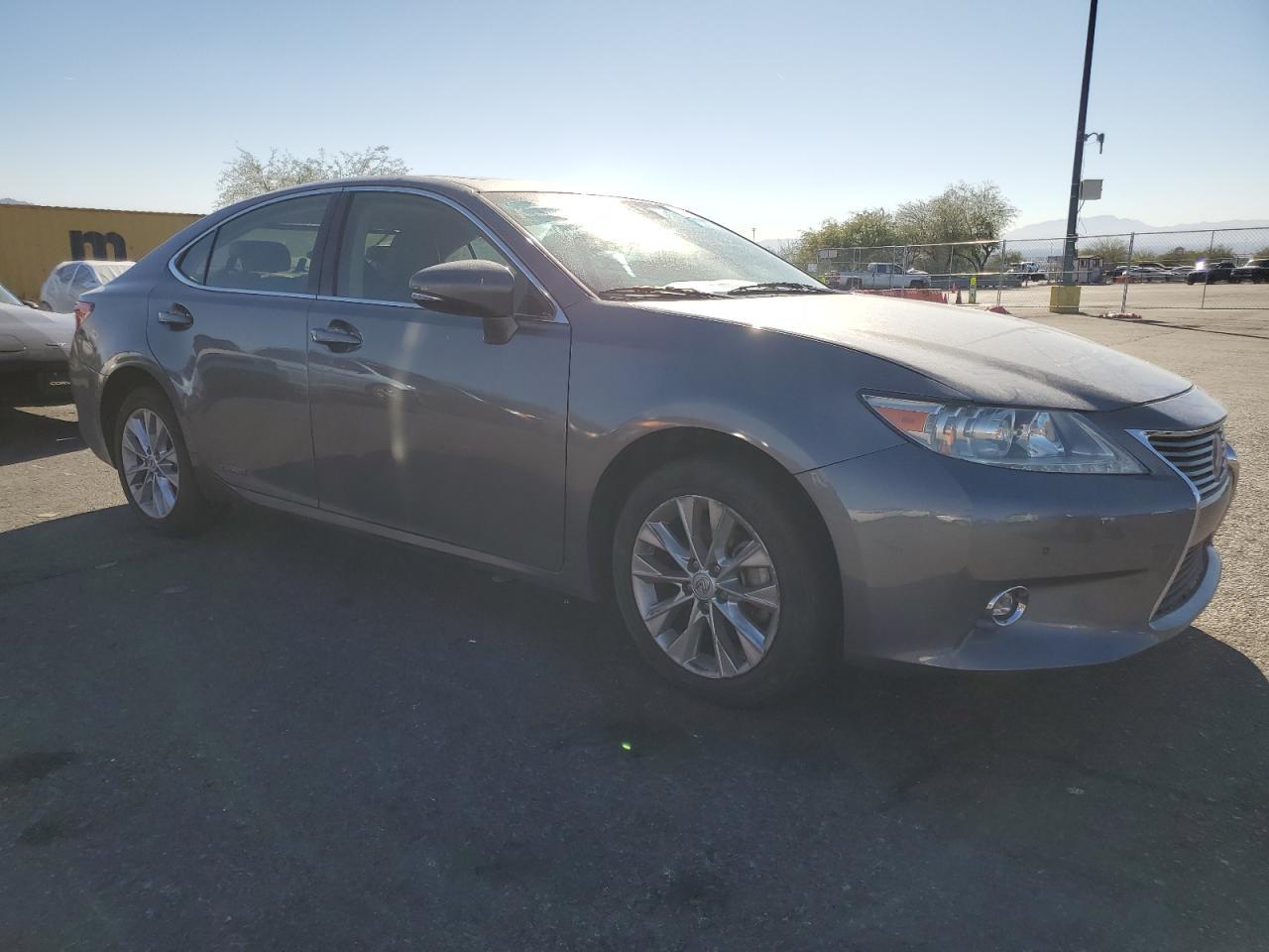 2015 Lexus Es 300H - Фото 4