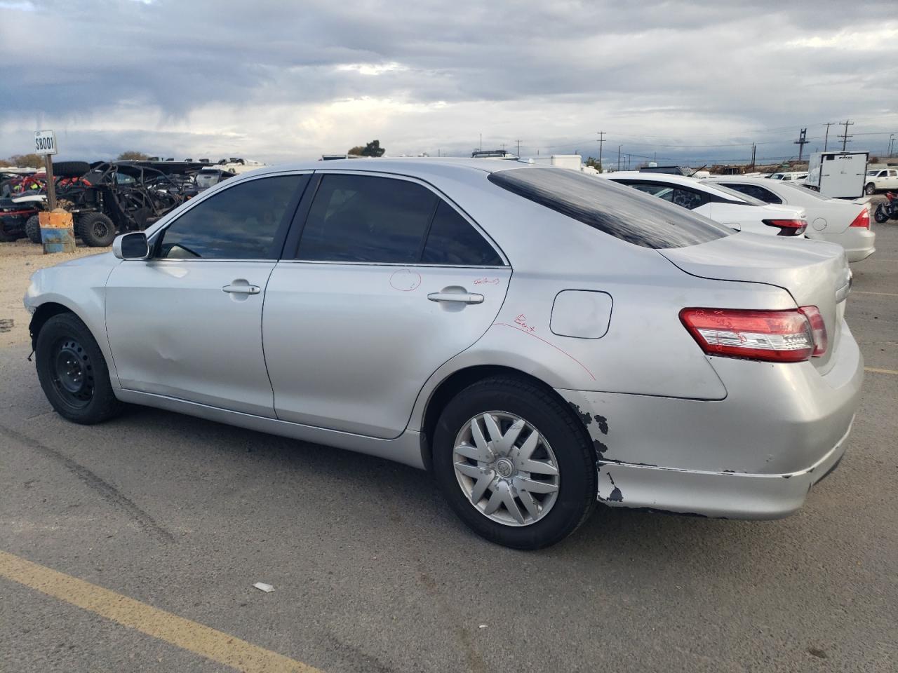 2011 Toyota Camry Base - Фото 2