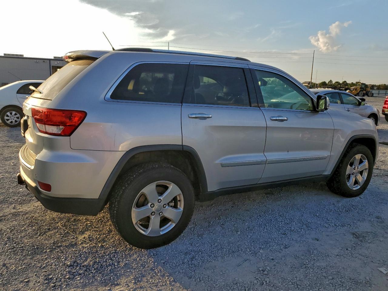 2013 Jeep Grand Cherokee Limited - Image 3