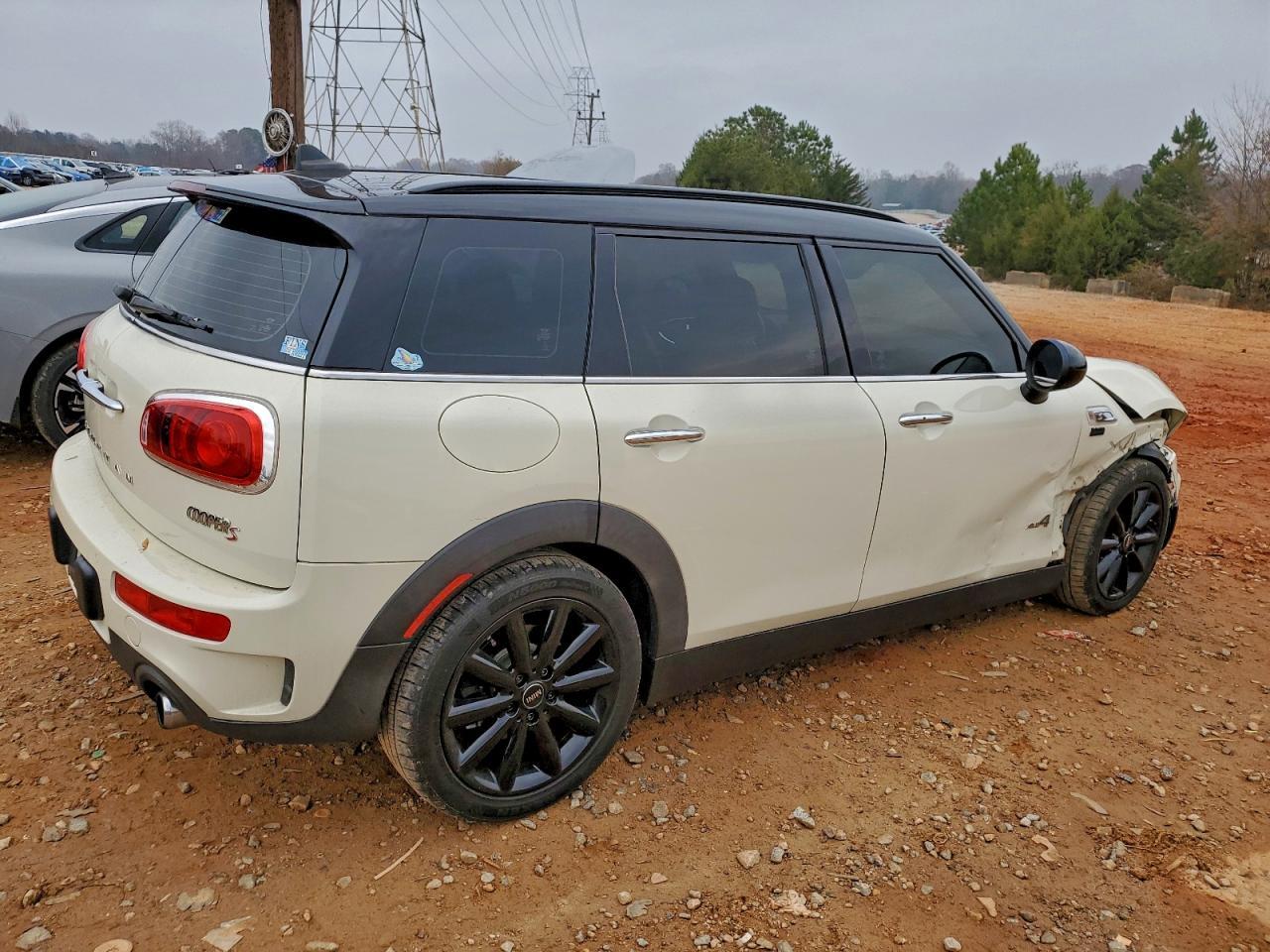 2017 Mini Cooper S Clubman All4 - Image 3