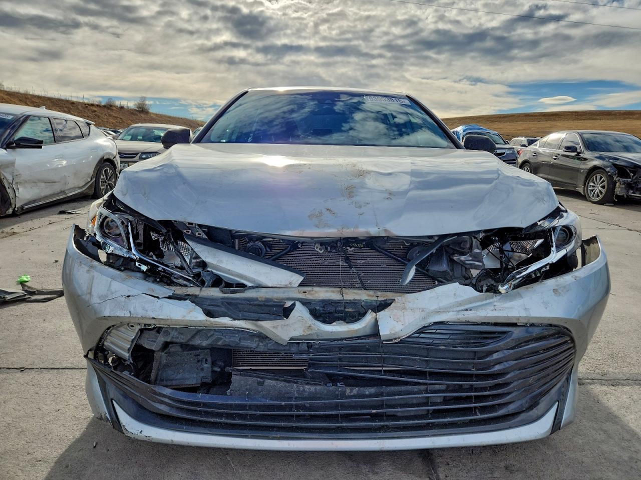 2020 Toyota Camry Le - Фото 5