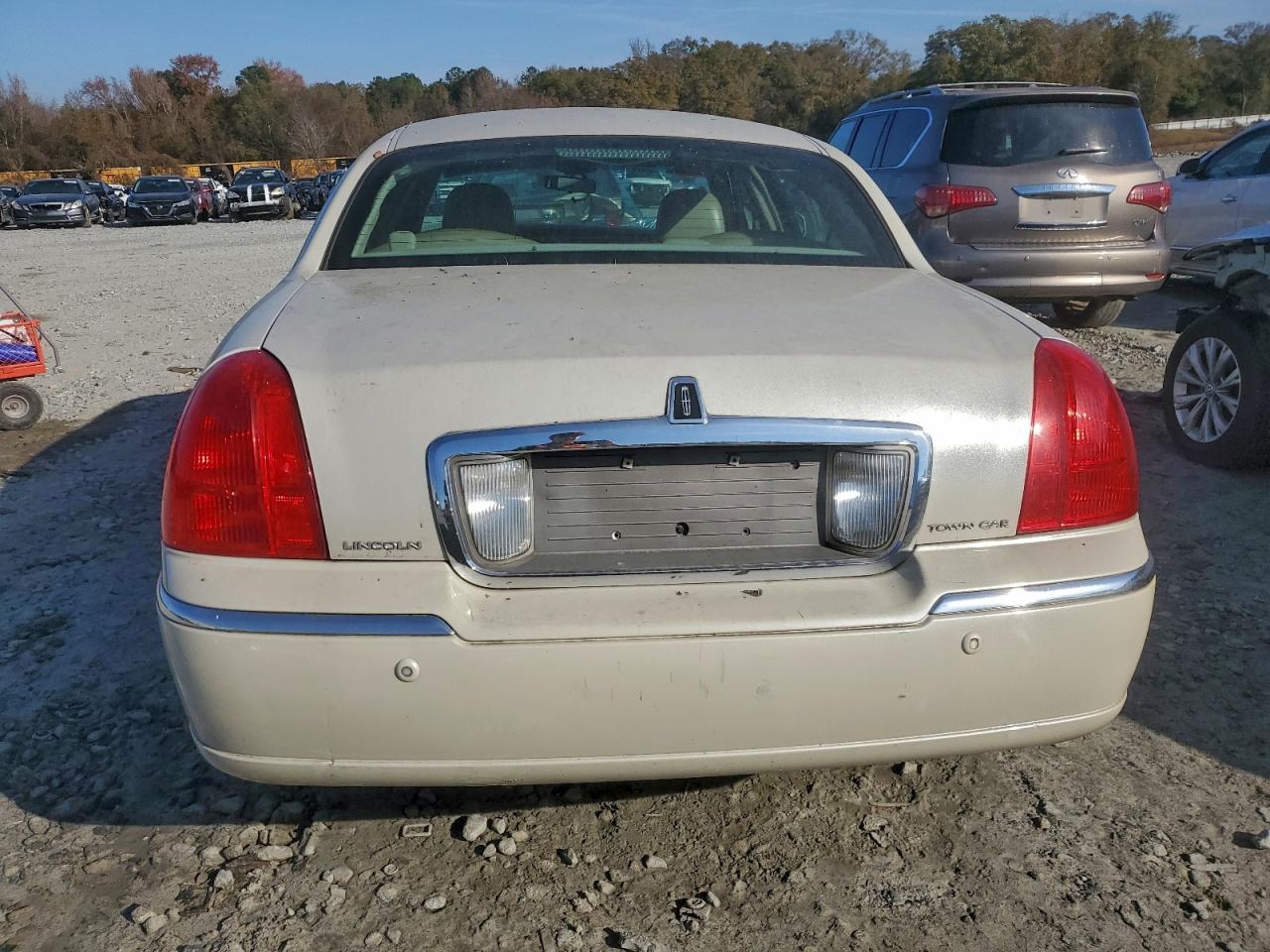 2005 Lincoln Town Car Signature - Фото 6