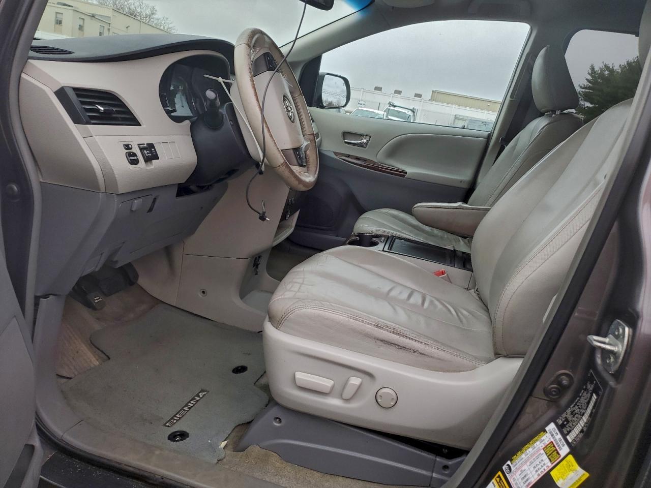 2013 Toyota Sienna Xle - Фото 7