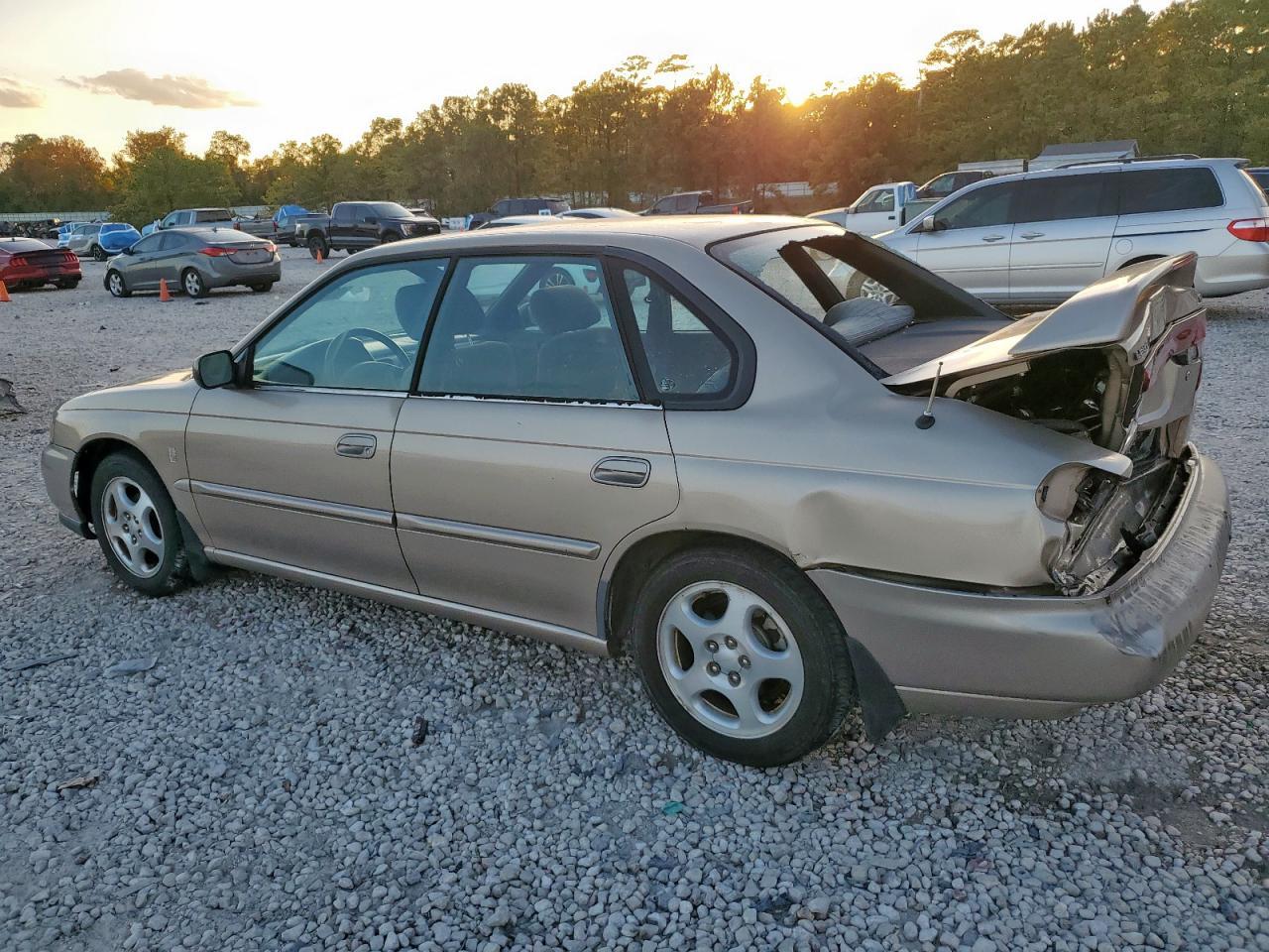 1999 Subaru Legacy L - Image 2