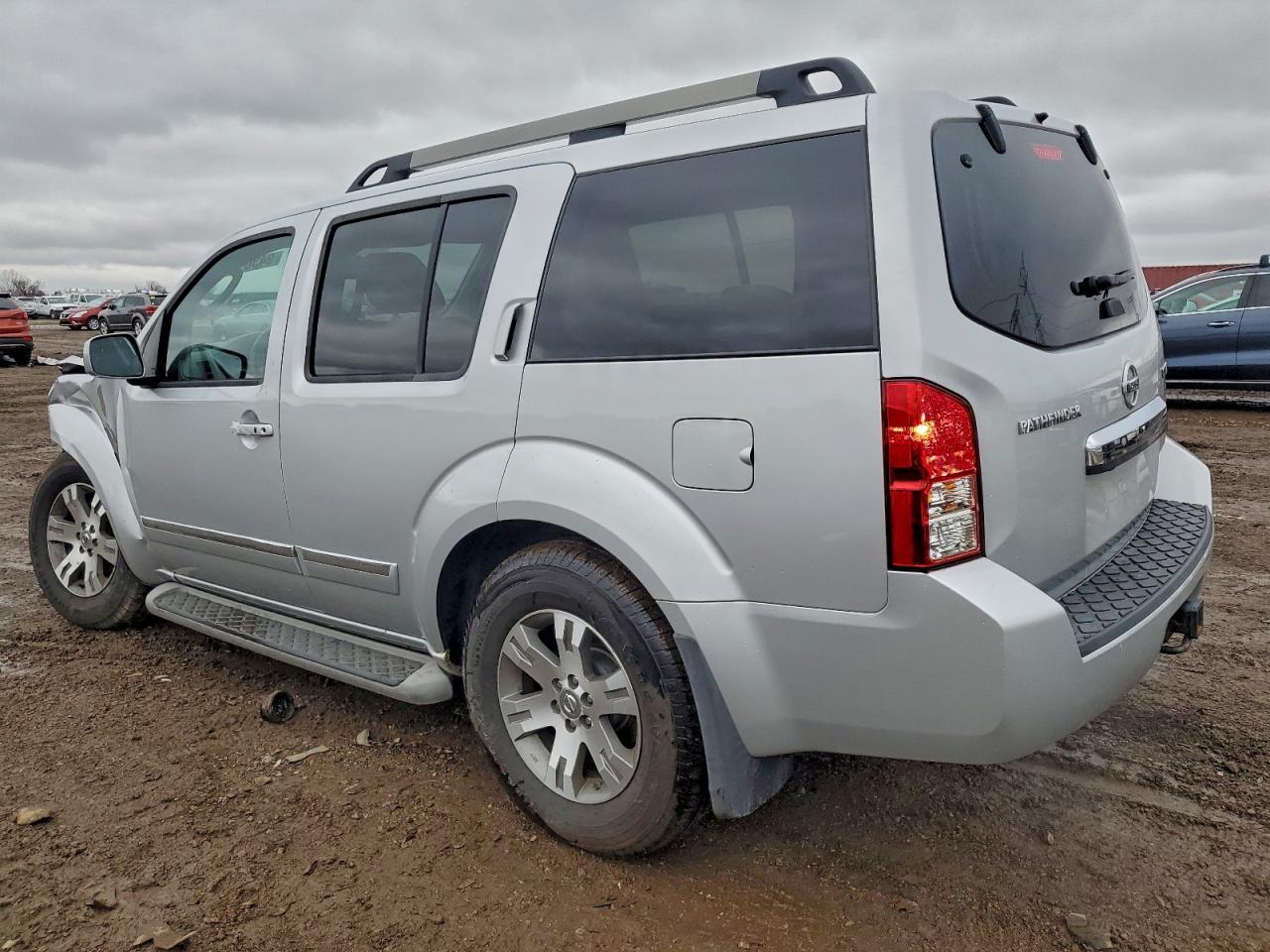 2012 Nissan Pathfinder S - Image 2