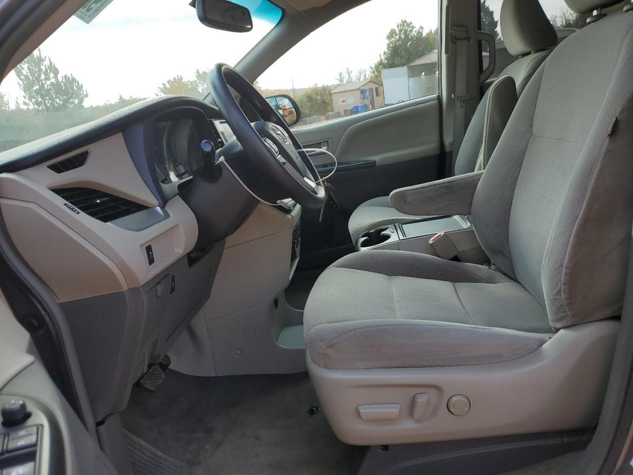 2017 Toyota Sienna Le - Фото 7