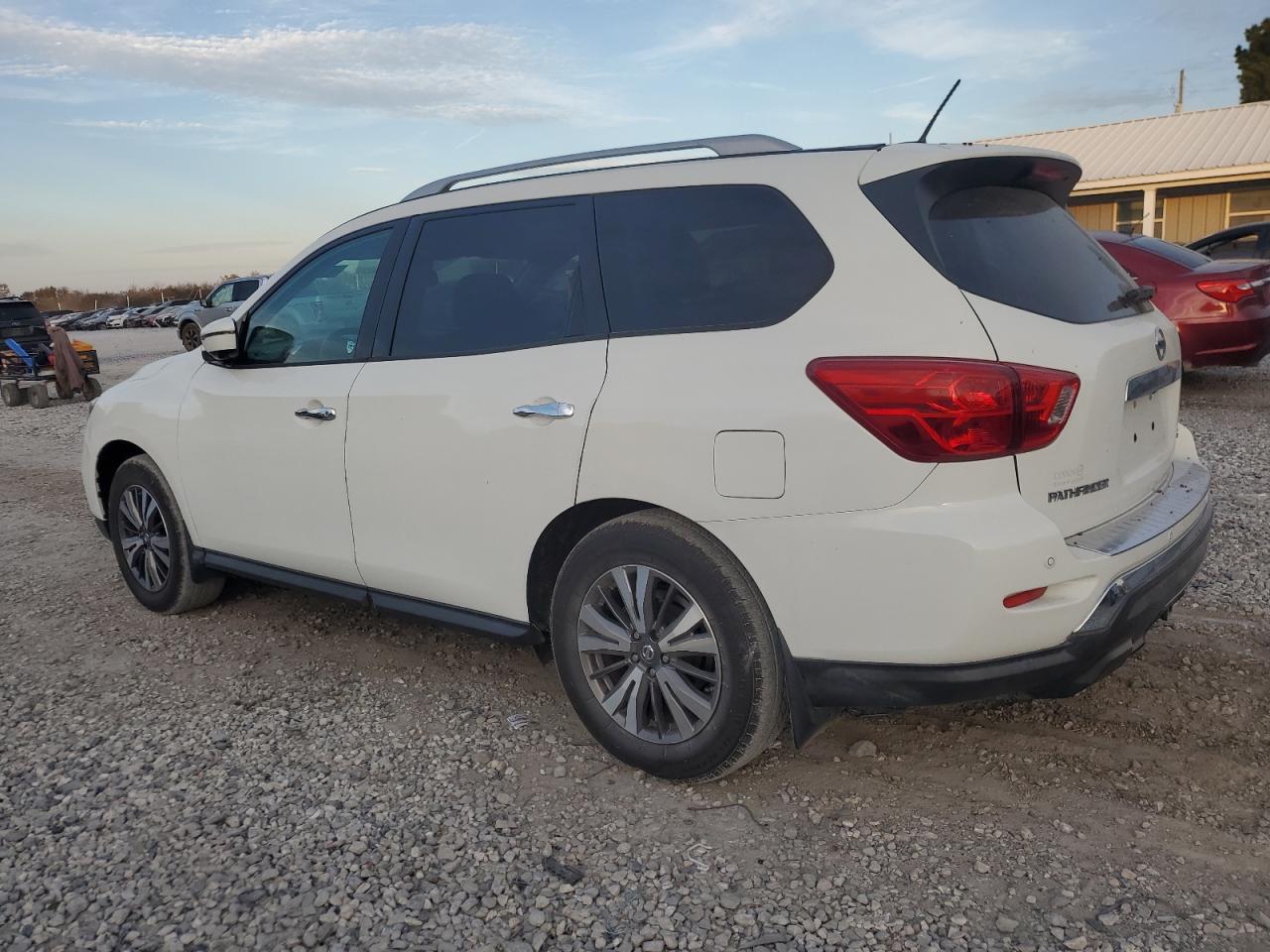 2017 Nissan Pathfinder S - Фото 2