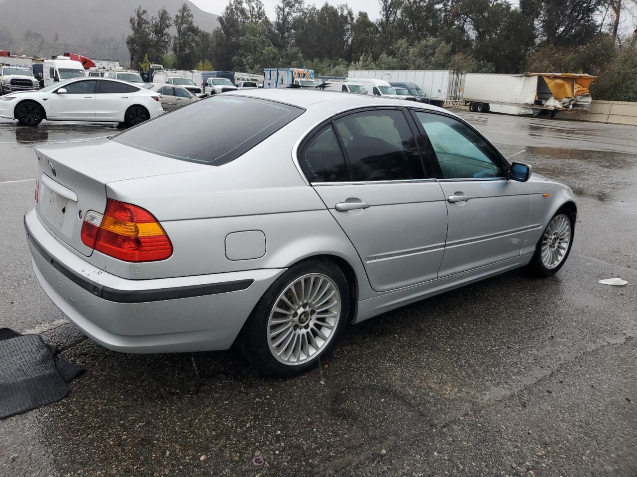 2002 BMW 330 I - Image 3