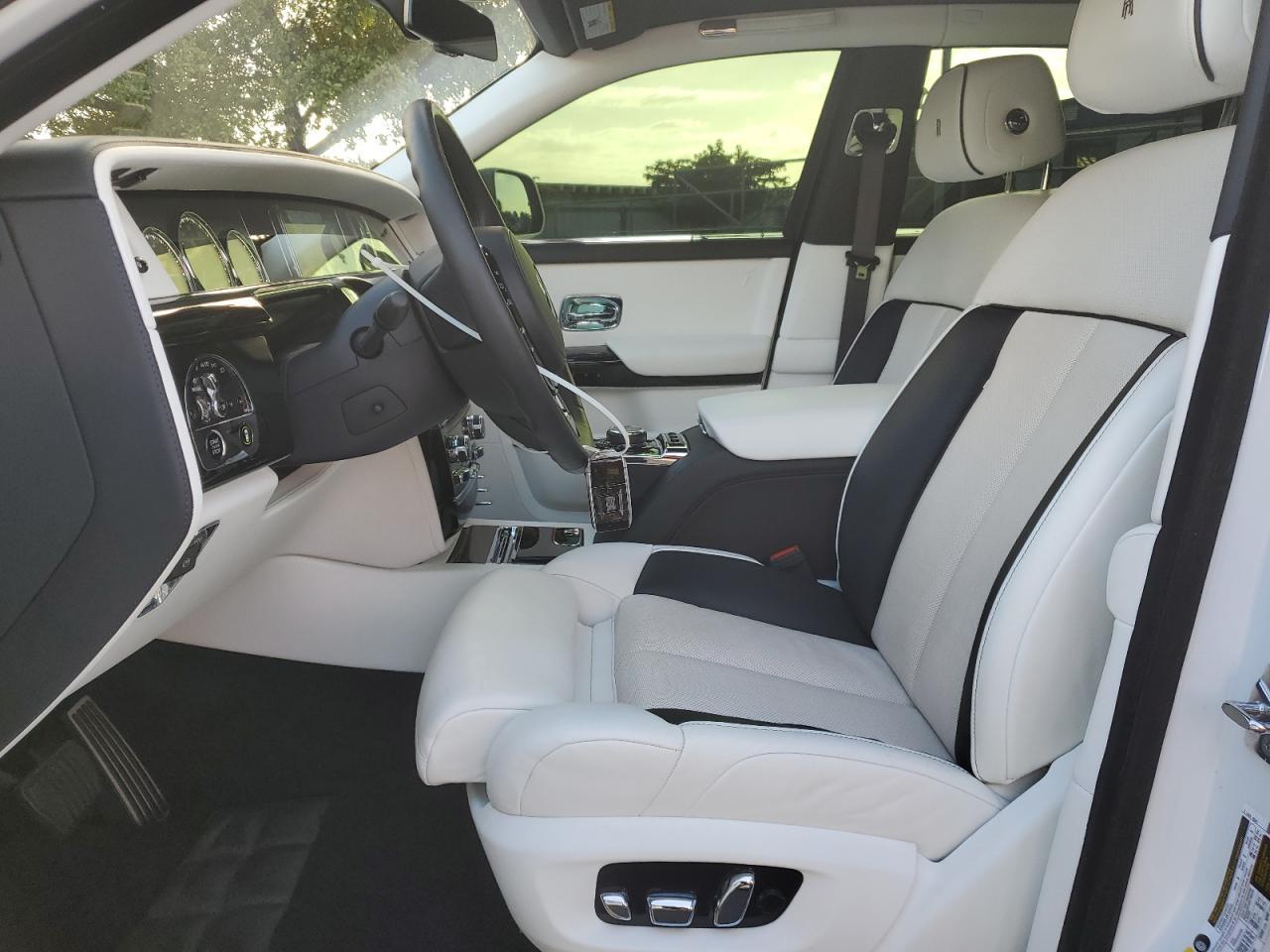 2022 Rolls-Royce Phantom - Image 7