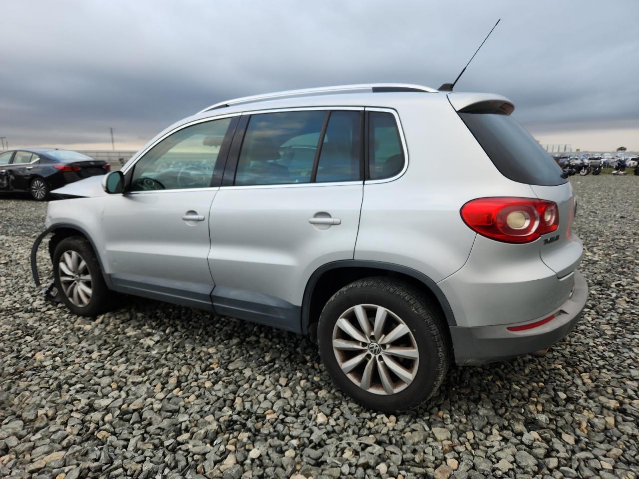 2011 Volkswagen Tiguan S - Image 2