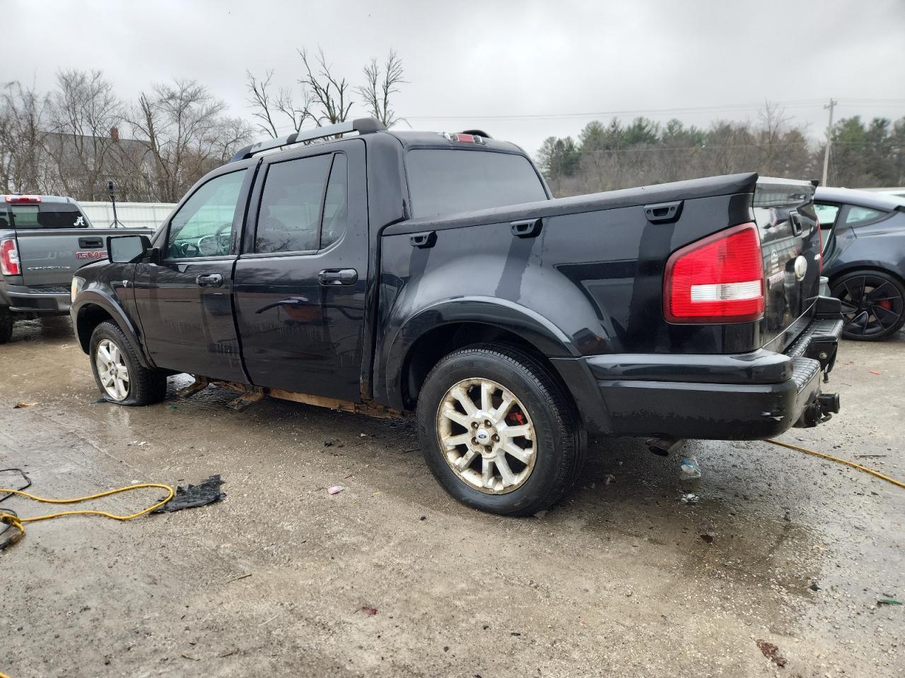 2007 Ford Explorer Sport Trac Limited - Image 2