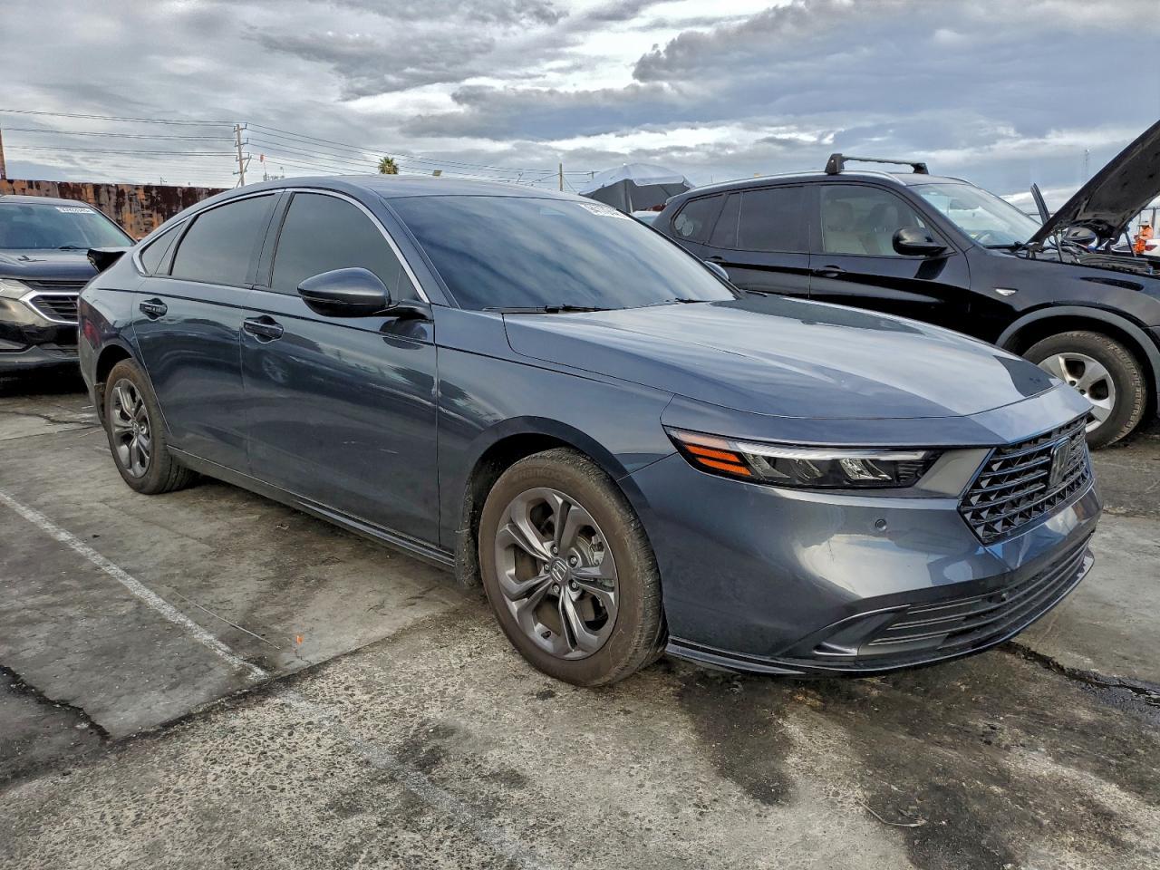 2025 Honda Accord Hybrid Exl - Image 4