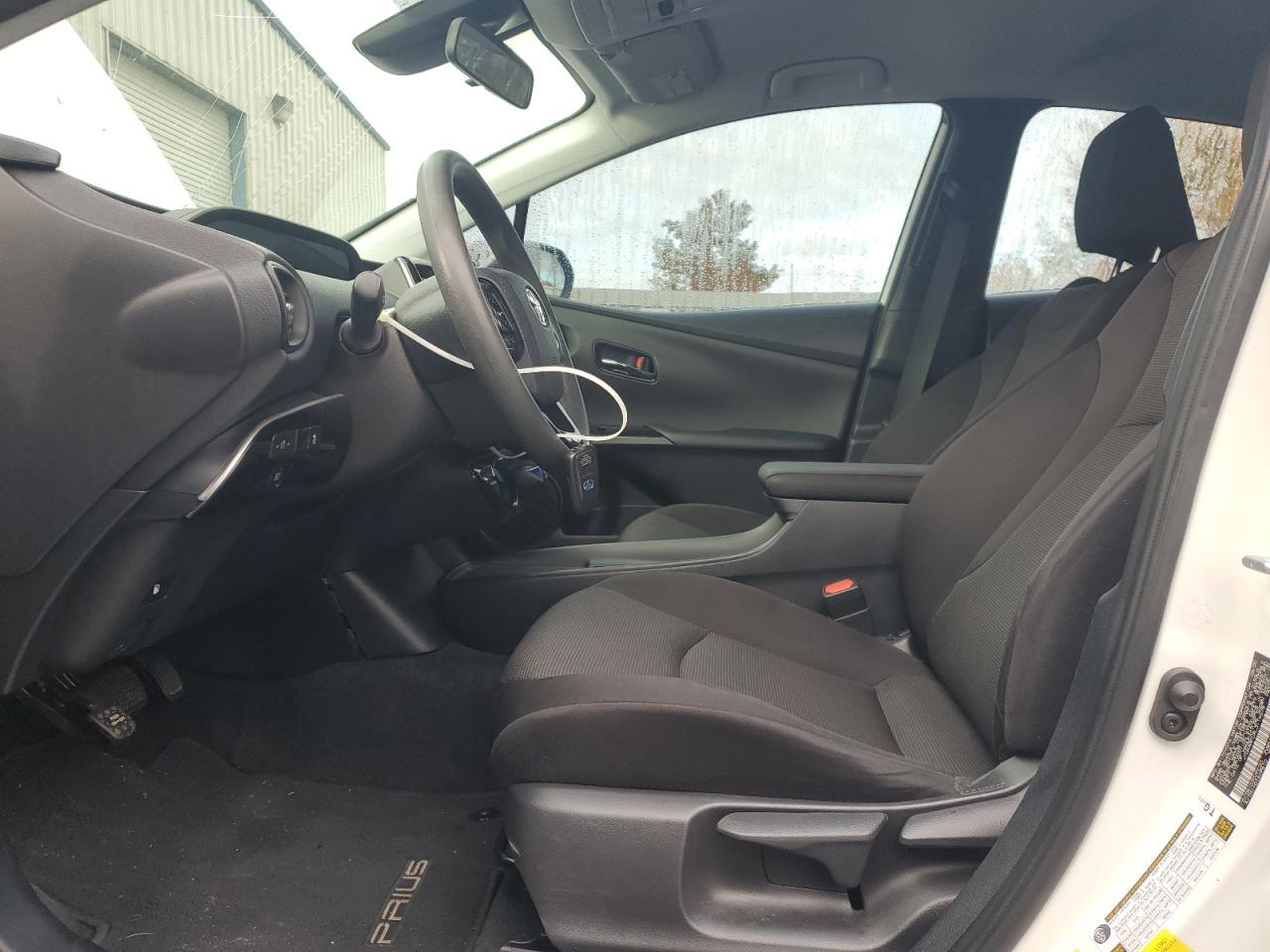 2020 Toyota Prius L - Фото 7