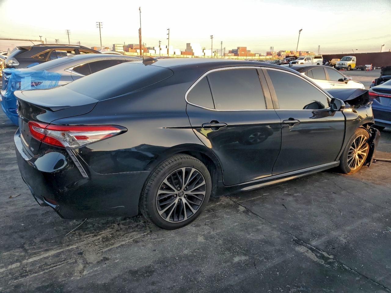 2019 Toyota Camry L - Фото 3