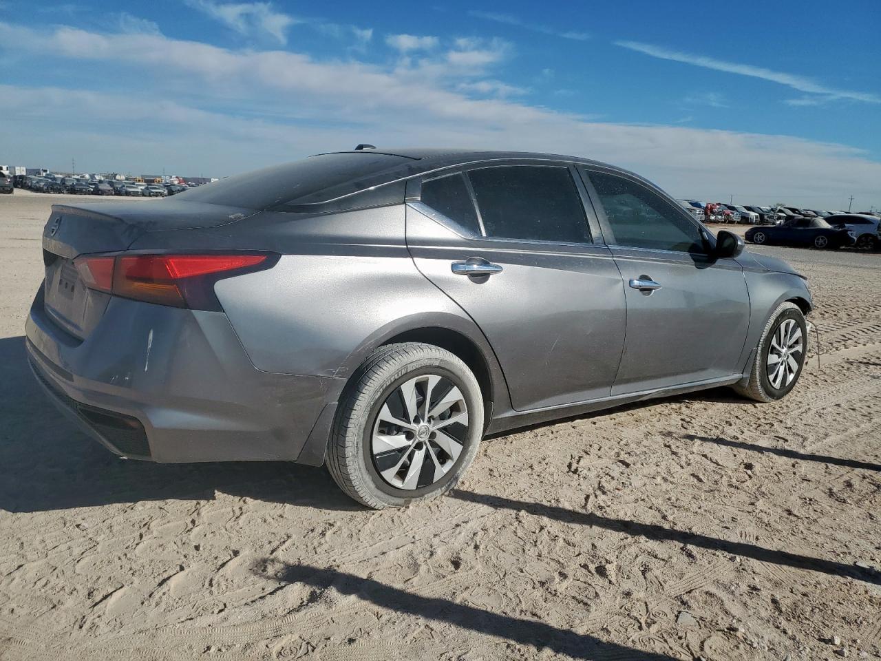 2019 Nissan Altima S - Фото 3