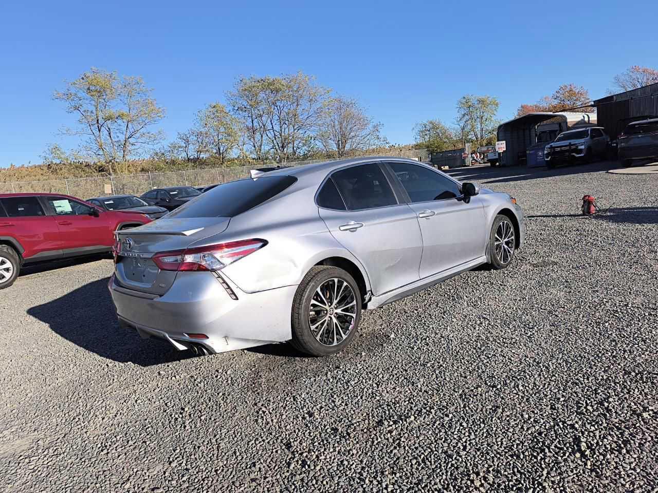 2020 Toyota Camry Se - Фото 4
