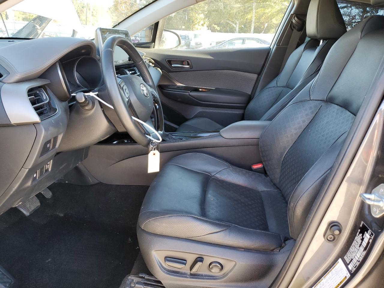 2022 Toyota C-Hr Xle - Image 7