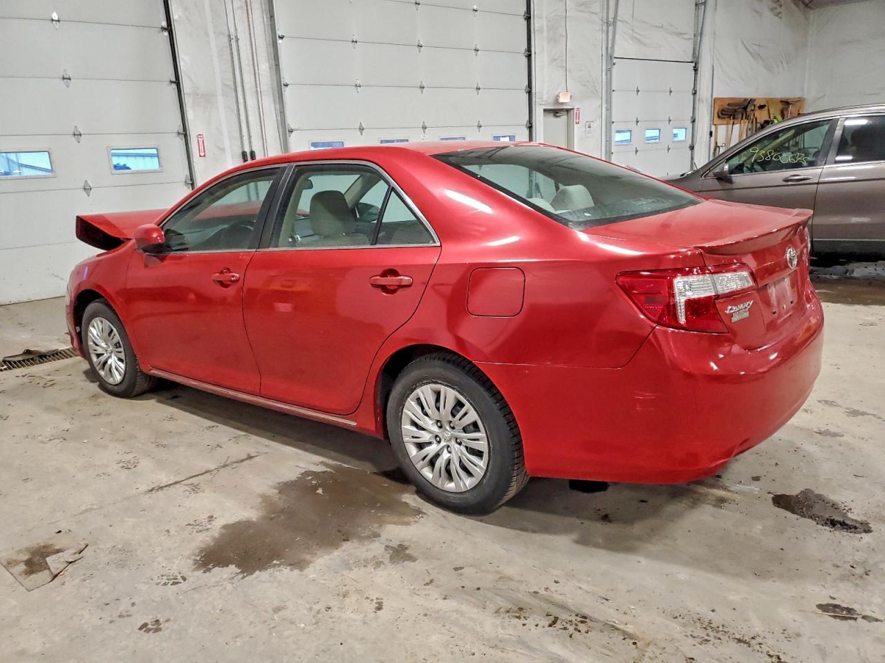 2014 Toyota Camry L - Фото 2