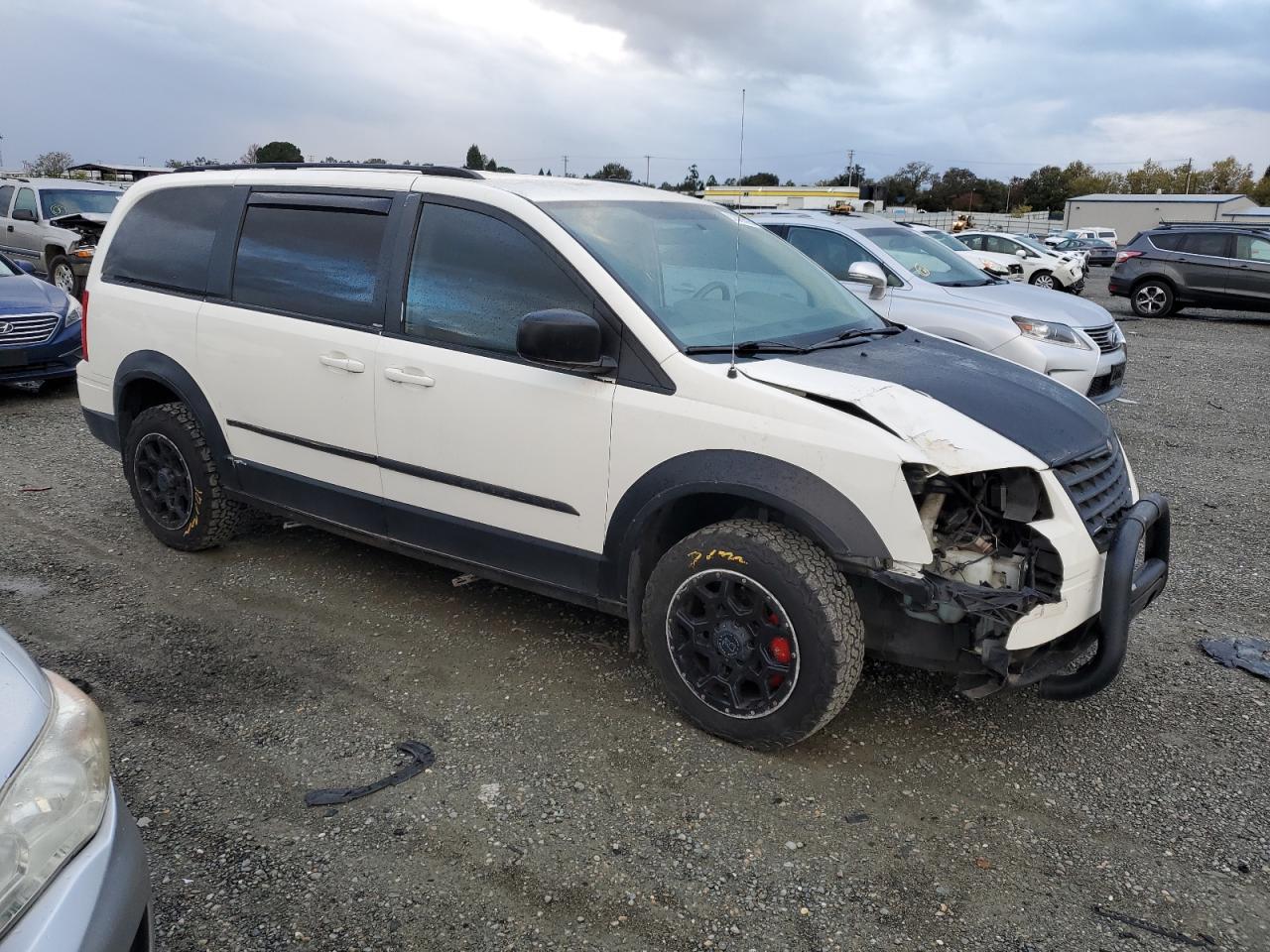 2010 Chrysler Town & Country Touring - Image 4