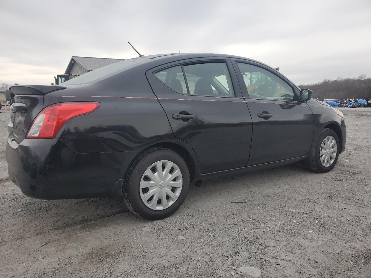 2018 Nissan Versa S - Фото 3