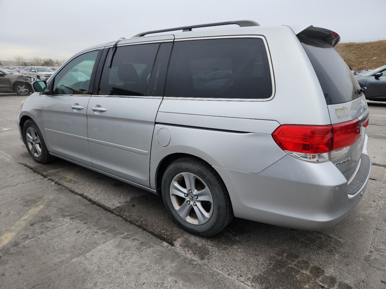 2010 Honda Odyssey Touring - Image 2