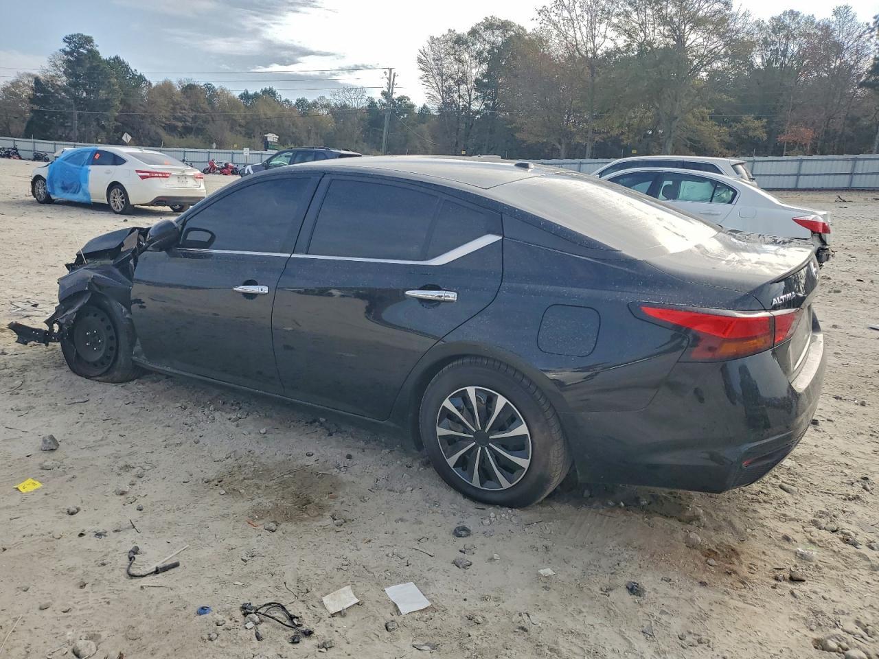 2020 Nissan Altima S - Фото 2