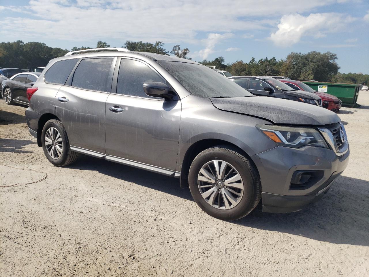2017 Nissan Pathfinder S - Image 4