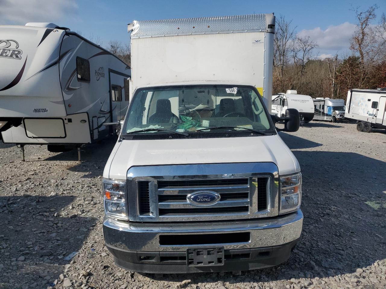 2022 Ford E350 Box Truck - Фото 5