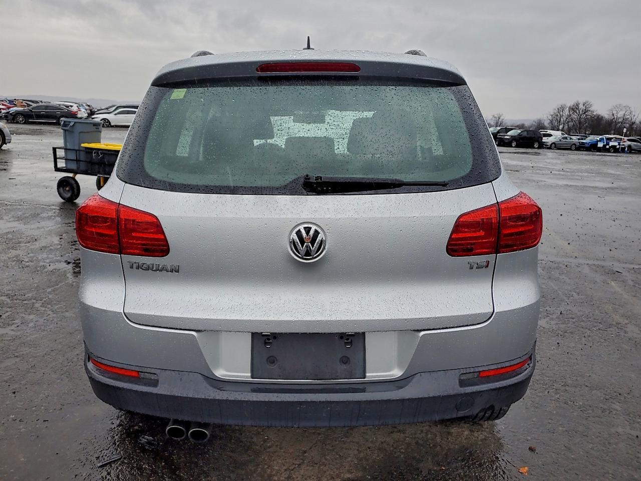 2016 Volkswagen Tiguan S - Image 6