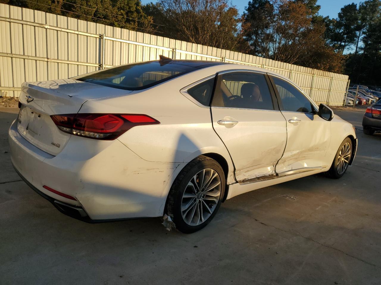 2015 Hyundai Genesis 3.8L - Фото 3