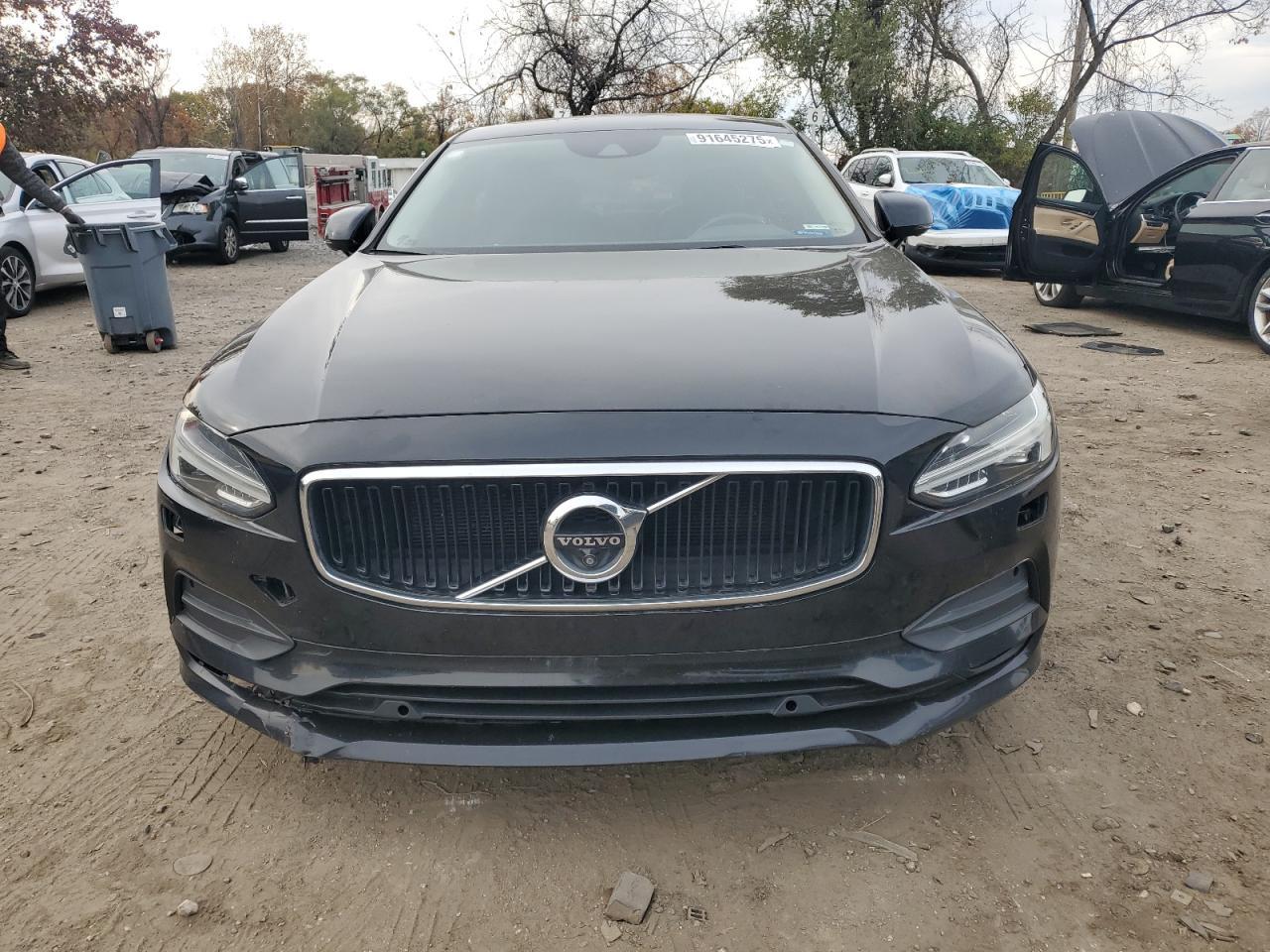 2018 Volvo S90 T5 Momentum - Image 5