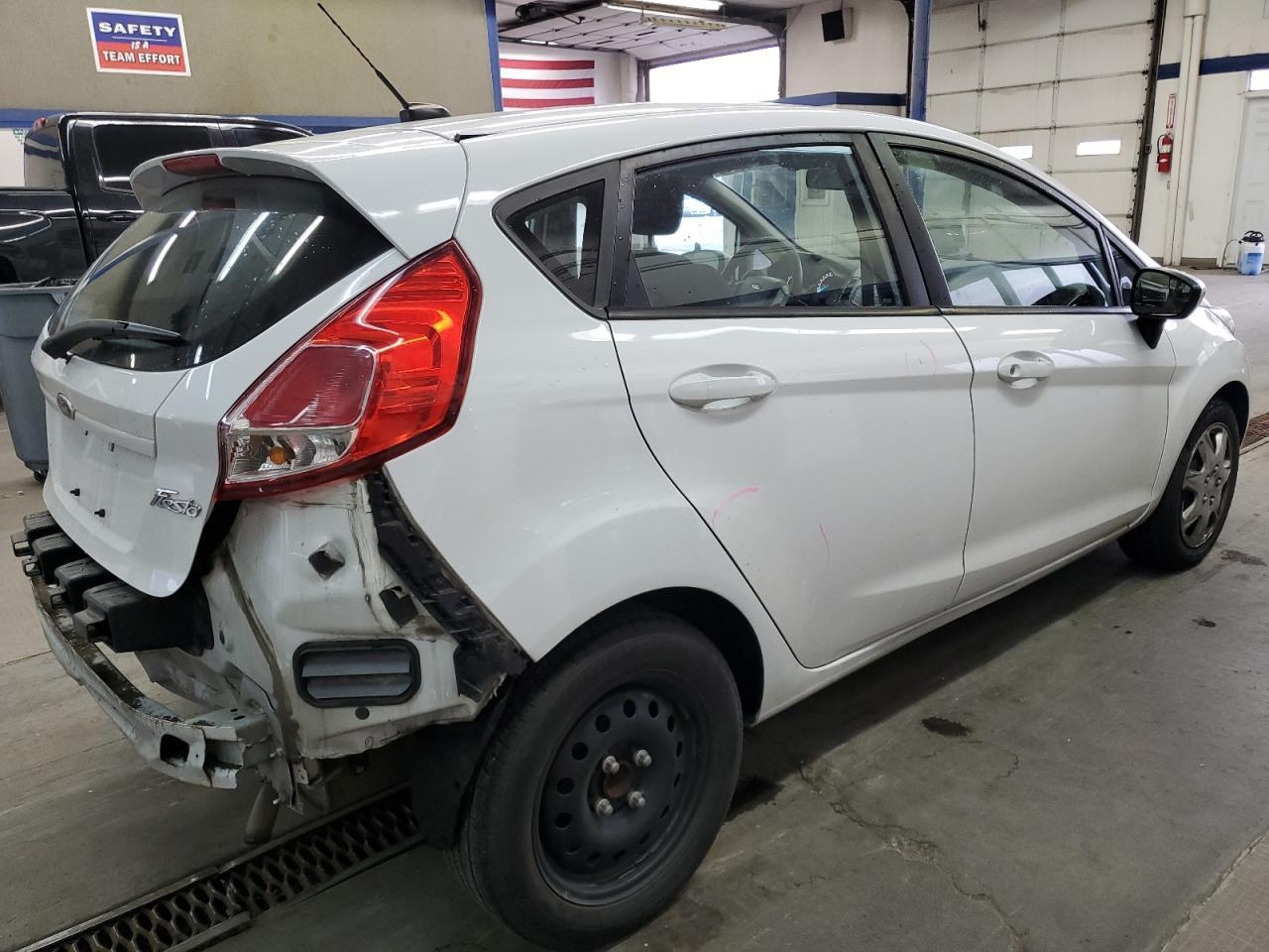 2016 Ford Fiesta S - Фото 3