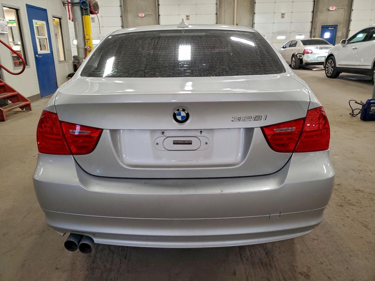 2010 BMW 328 I - Фото 6
