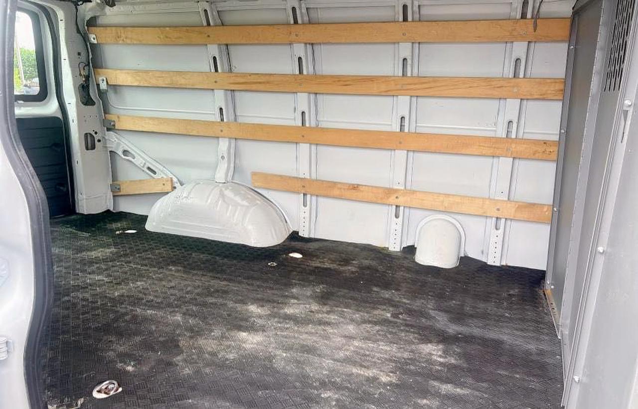 2022 GMC Savana G2500 - Фото 6