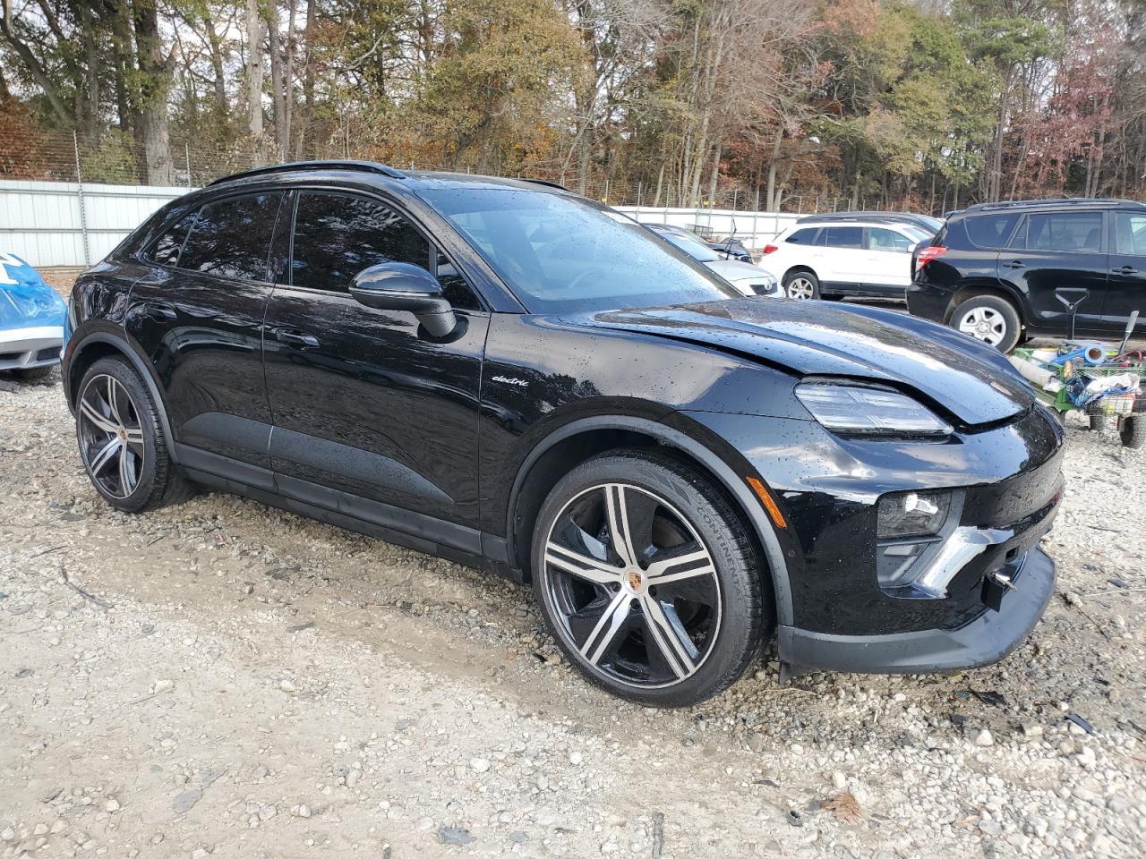 2025 Porsche Macan - Image 4
