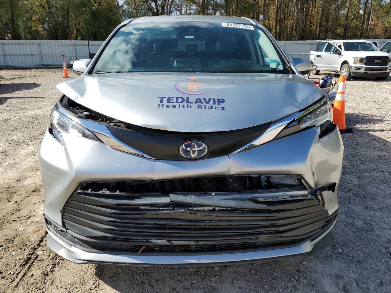 2021 Toyota Sienna Le - Фото 5