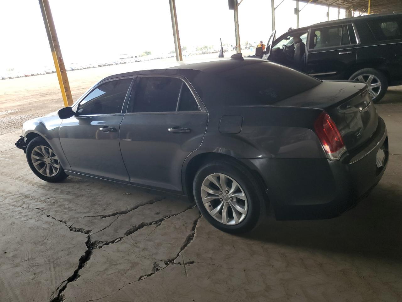 2016 Chrysler 300 Limited - Фото 2
