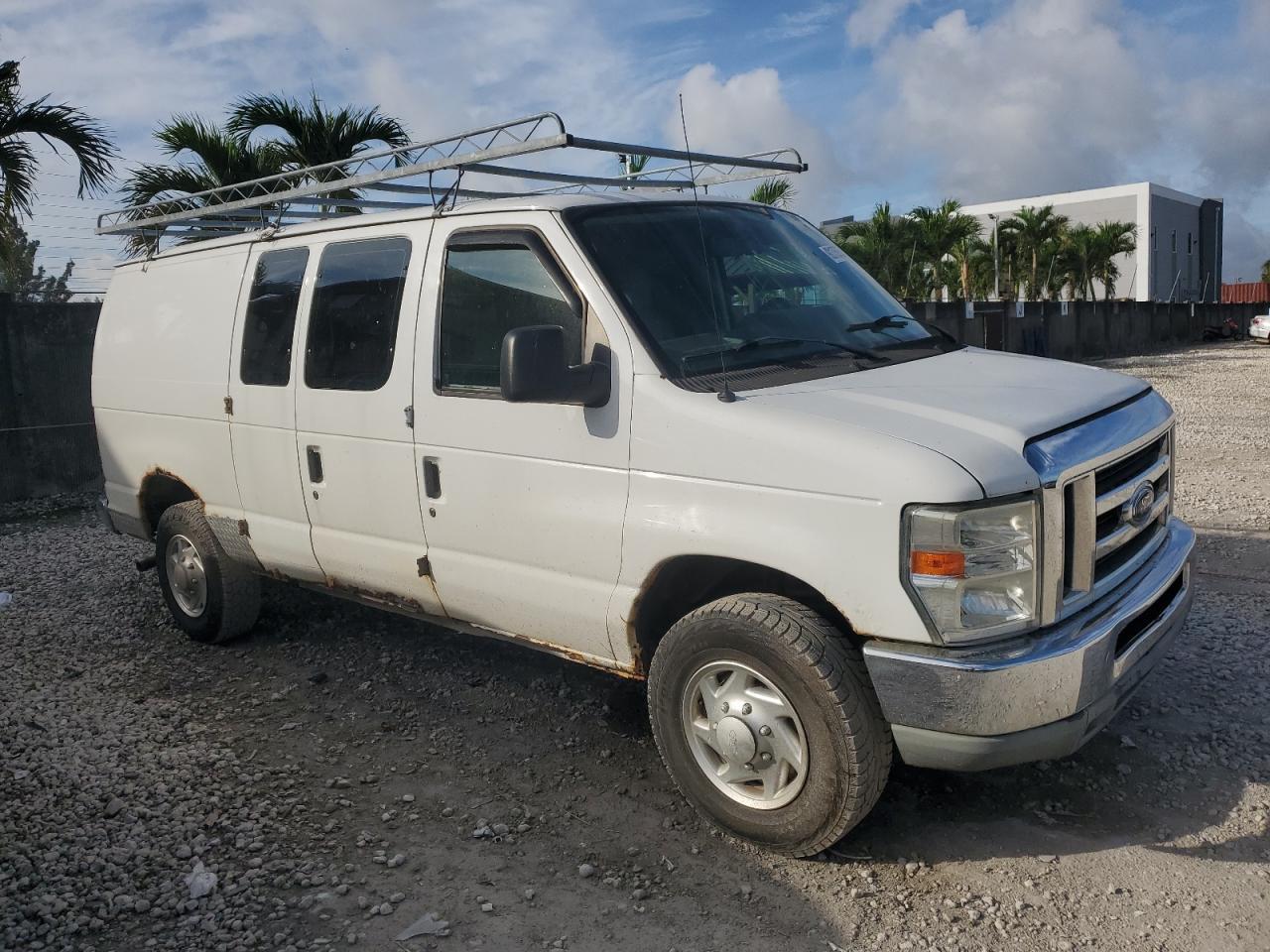 2011 Ford Econoline E250 Van - Фото 4