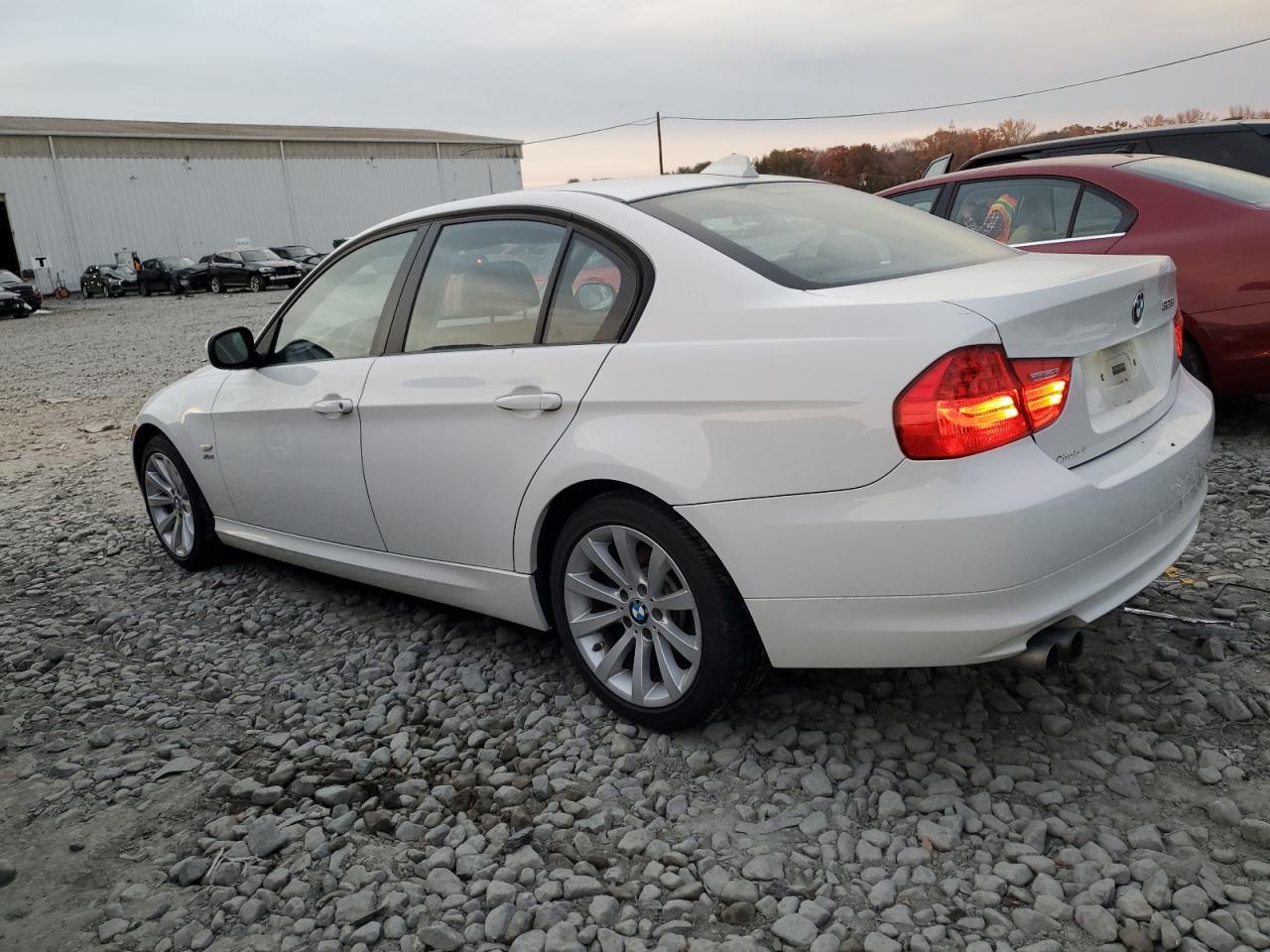 2011 BMW 328 Xi Sulev - Image 2