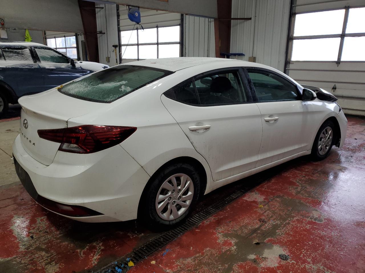 2019 Hyundai Elantra Se - Image 3