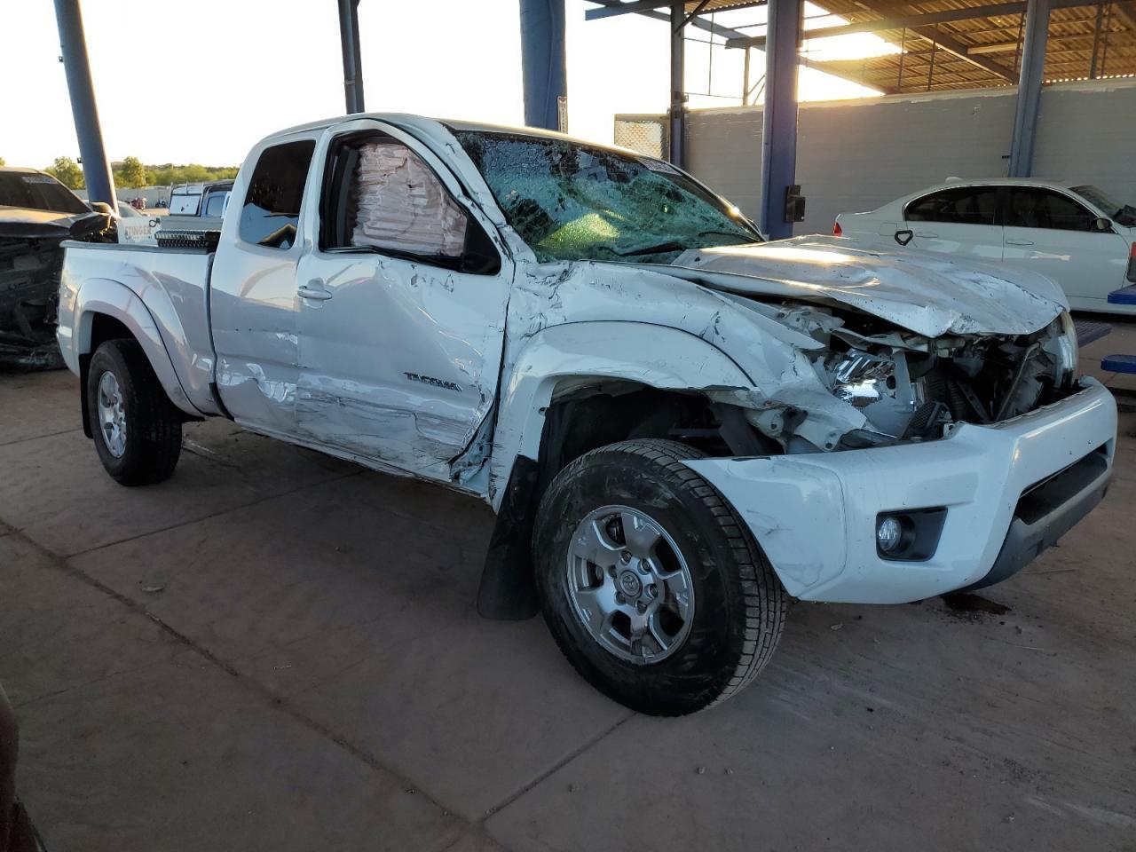2015 Toyota Tacoma Prerunner Access Cab - Image 4