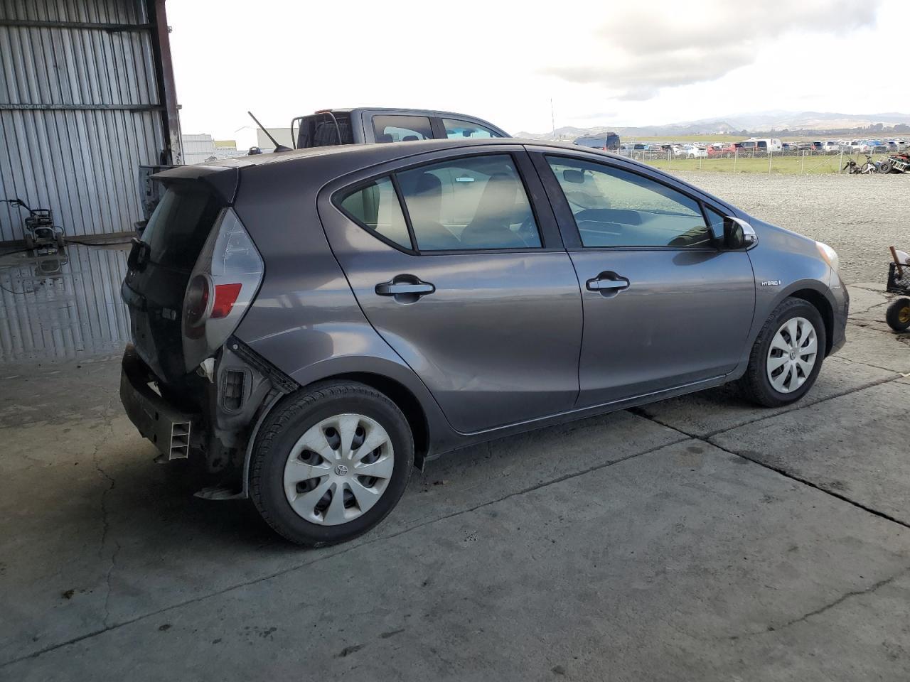 2014 Toyota Prius C - Image 3