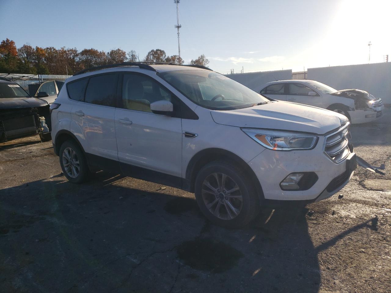 2018 Ford Escape Se - Фото 4