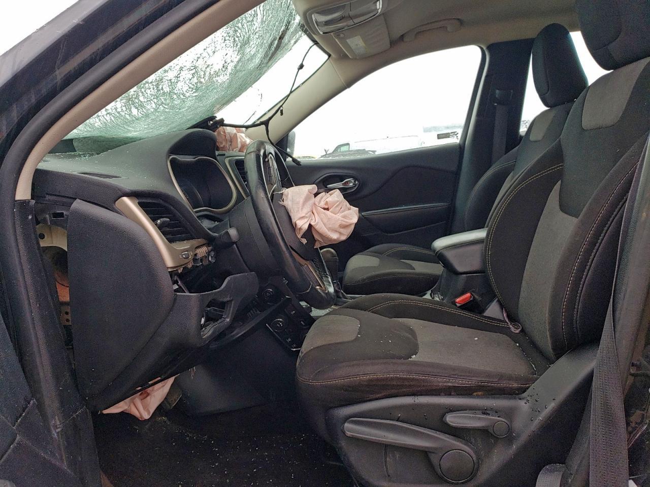 2016 Jeep Cherokee Sport - Фото 7