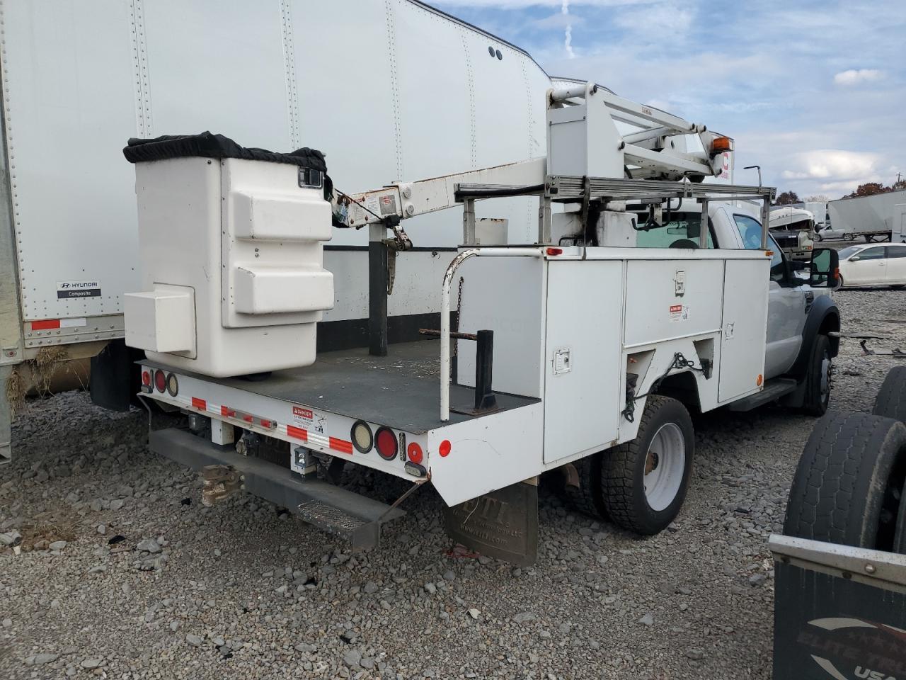 2008 Ford F450 Super Duty Bucket Truck - Image 3