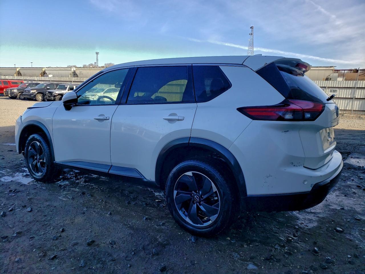 2024 Nissan Rogue Sv - Фото 2